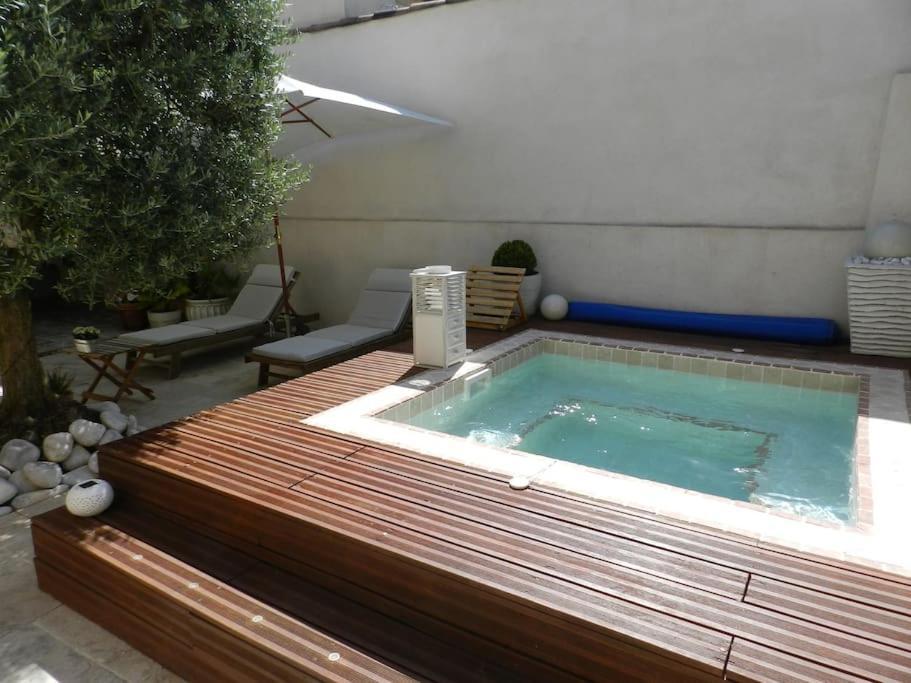 Le Maset Des Aires Avec Vue Sur Le Luberon Et Son Jacuzzi Exterieur Disponible De Juin A Mi-Septembre Leilighet Maubec  Eksteriør bilde