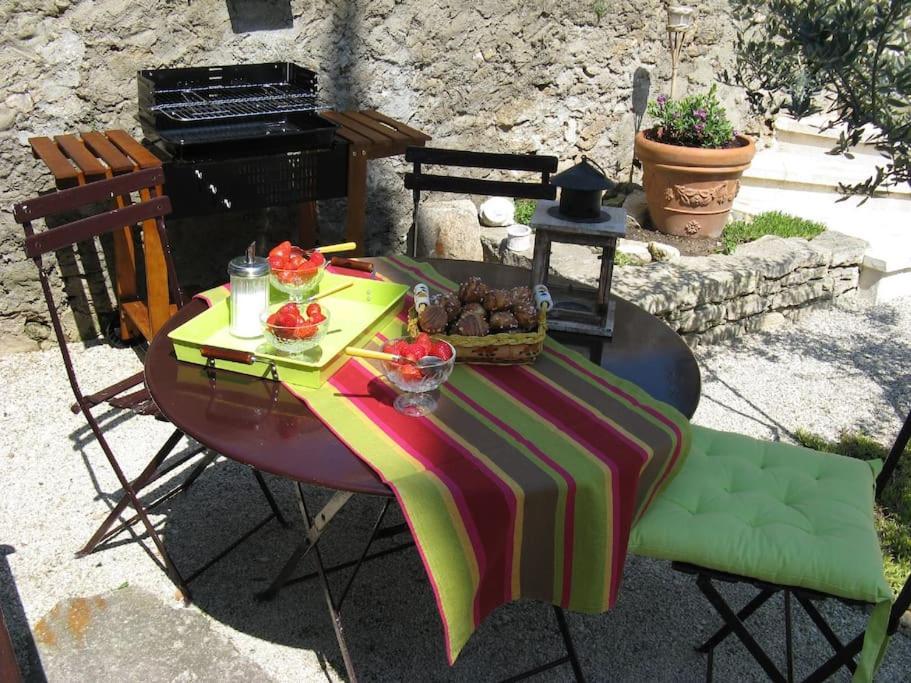 Le Maset Des Aires Avec Vue Sur Le Luberon Et Son Jacuzzi Exterieur Disponible De Juin A Mi-Septembre Leilighet Maubec  Eksteriør bilde